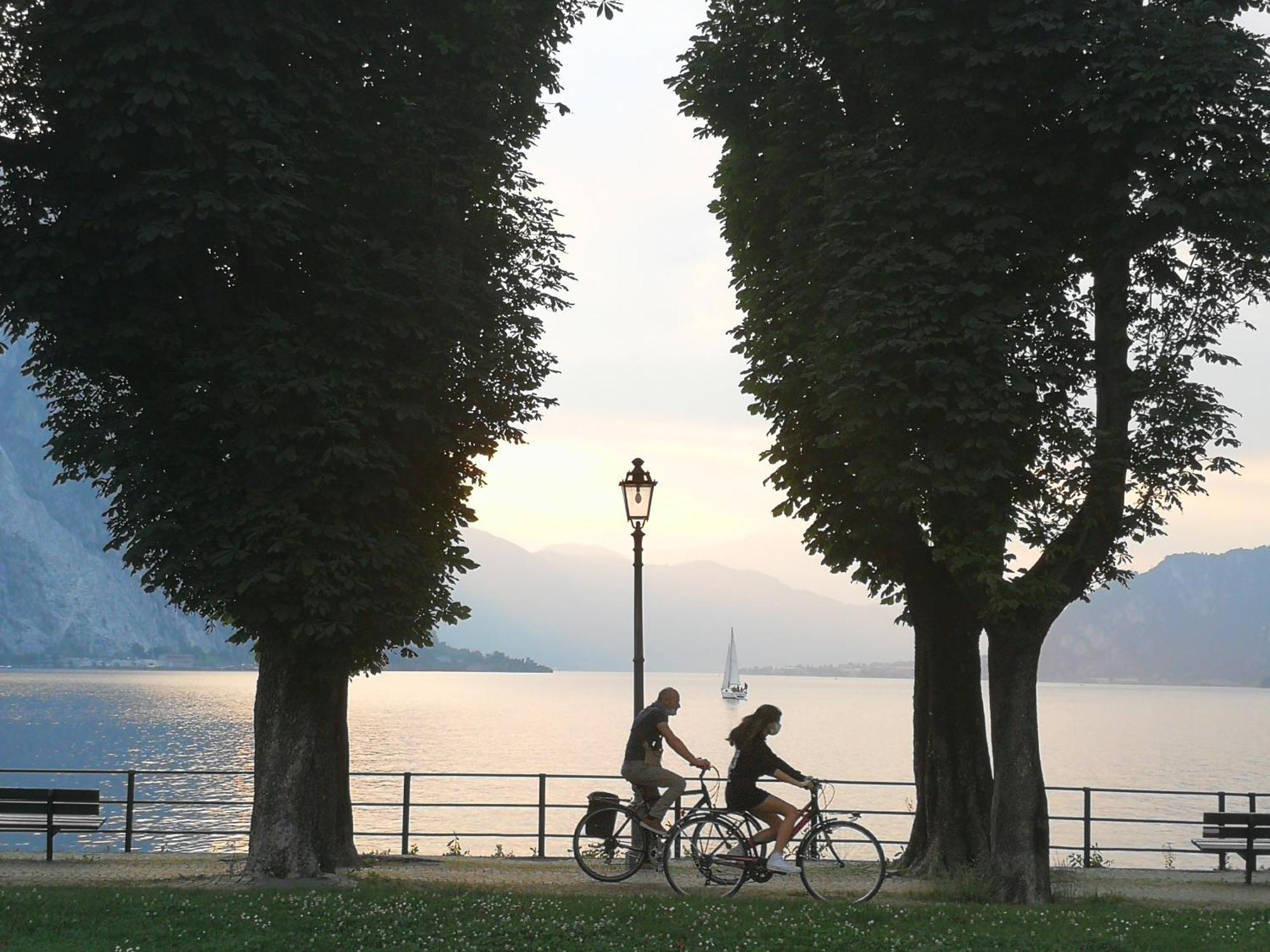 Big Romantic Lake View & Terrace Lägenhet Lecco Exteriör bild